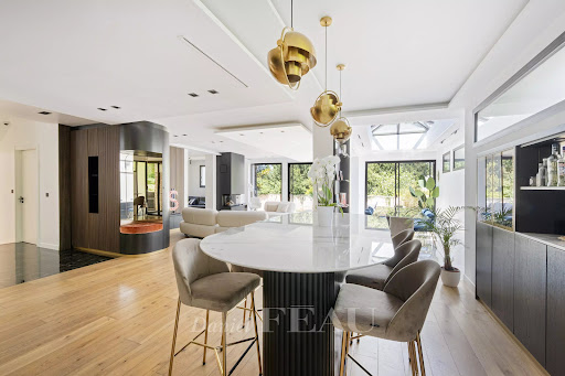 House with pool and garden 4