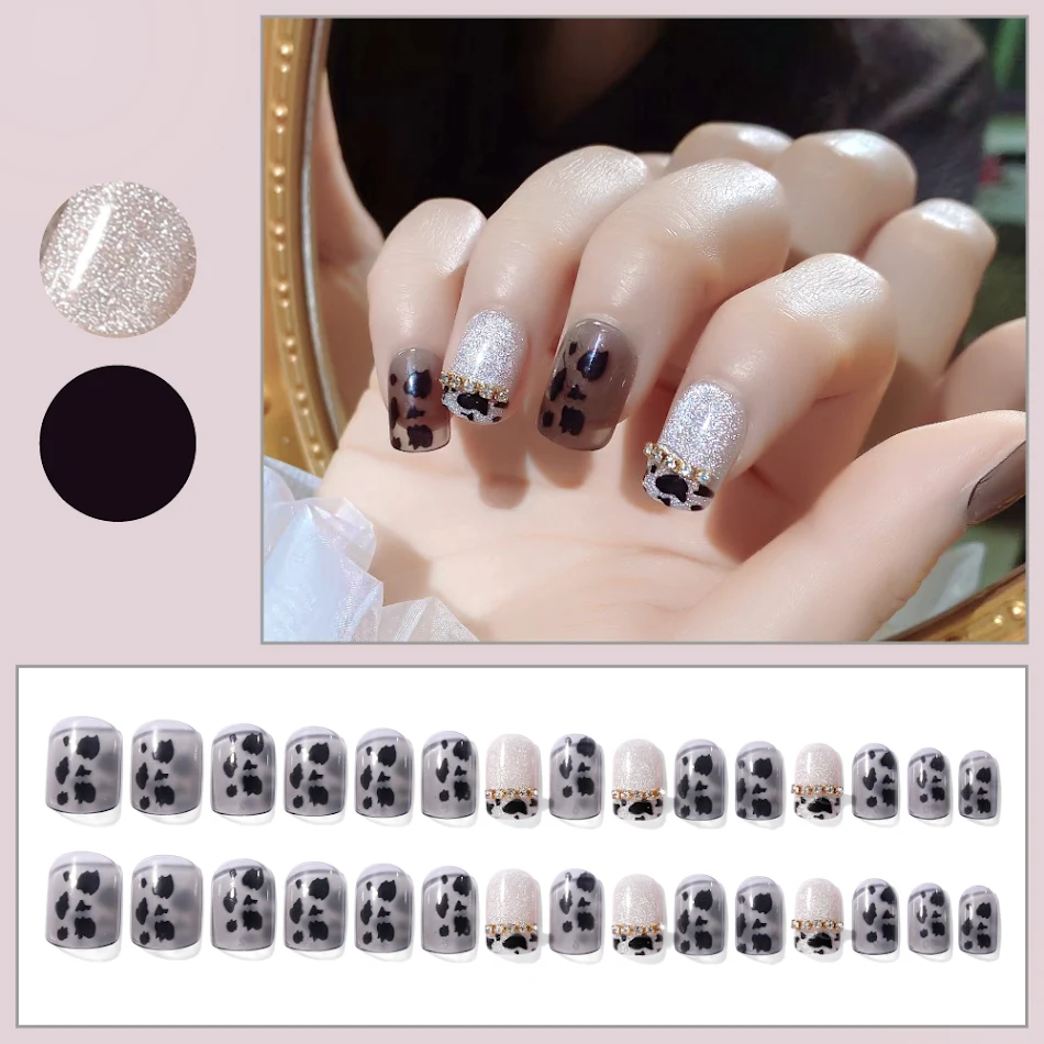 Patchs d'ongles artificiels pour nail art. Application facile, designs élégants et longue tenue. Obtenez des manucures professionnelles instantanément.