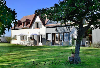 Villa avec piscine et terrasse 1