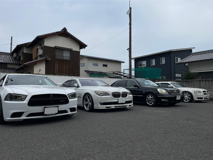 チャージャーのダッジチャージャー・ダッジマグナム・BMW 7シリーズ・LS430に関するカスタム事例の投稿画像1枚目