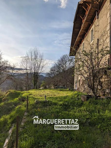 Vente ferme 9 pièces 350 m² à Mieussy (74440), 480 000 €