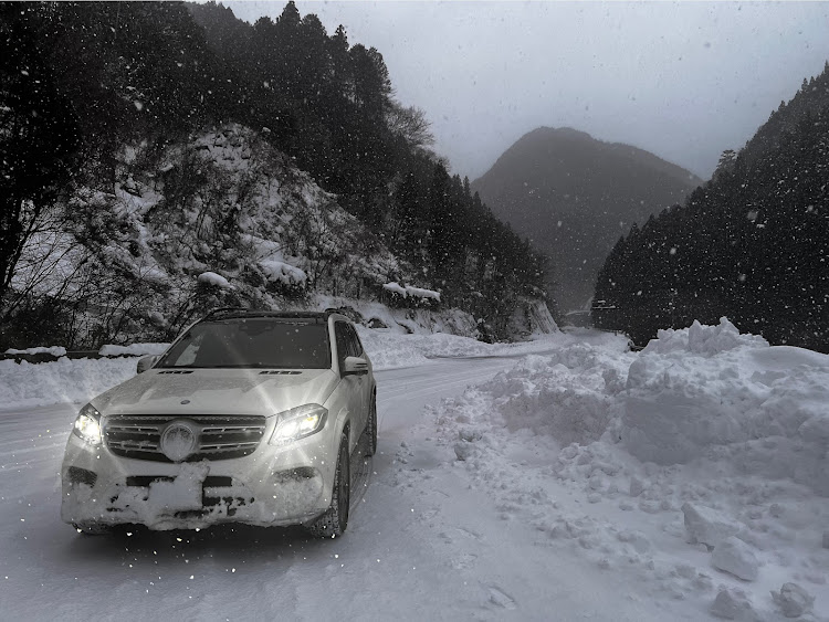GLSの雪が積もった・雪・ドライブに関するカスタム事例の投稿画像1枚目