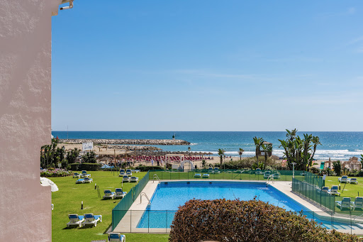 Outdoor swimming pool with sea and beach view in this luxury apartment / penthouse for sale in Marbella ($1,161,981 - 150 m²)