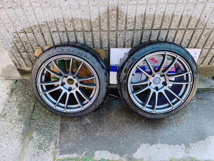 シルビアのシルビア・ホイール洗浄・洗車・手伝ってもらった^_^・マフラー磨きに関するカスタム事例の投稿画像3枚目