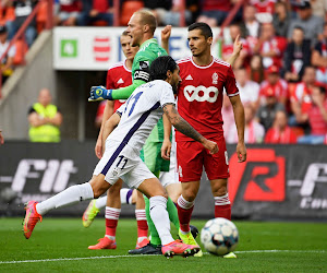 🎥 Anderlecht remporte le Clasico sans briller, le Standard a vu rouge deux fois 