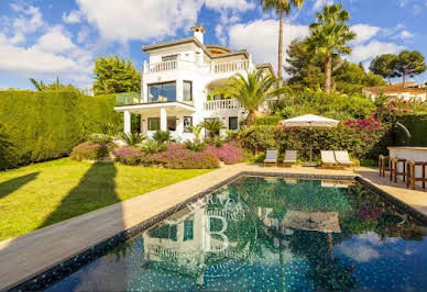 Villa with pool and terrace 3