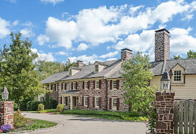 Farmhouse with garden 2