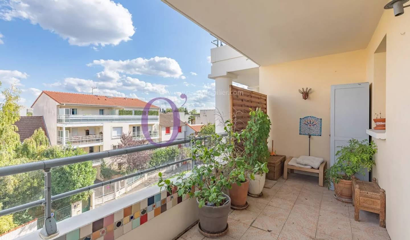 Apartment with terrace Bagnolet