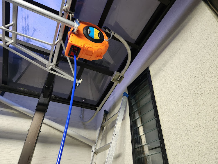 ステラの作業場快適計画・ガレージDIY・エアホースリール・オイル交換・DIYに関するカスタム事例の投稿画像1枚目