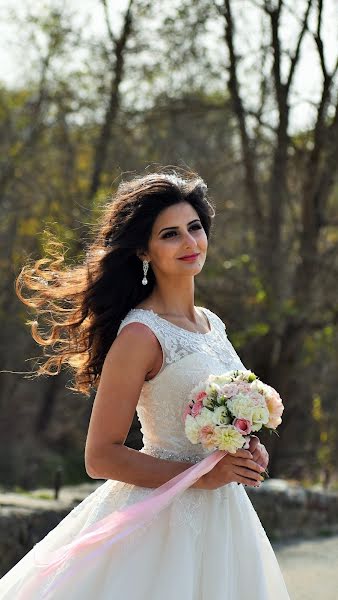 Fotografo di matrimoni Ellina Serikova (serikovafoto). Foto del 29 aprile 2019