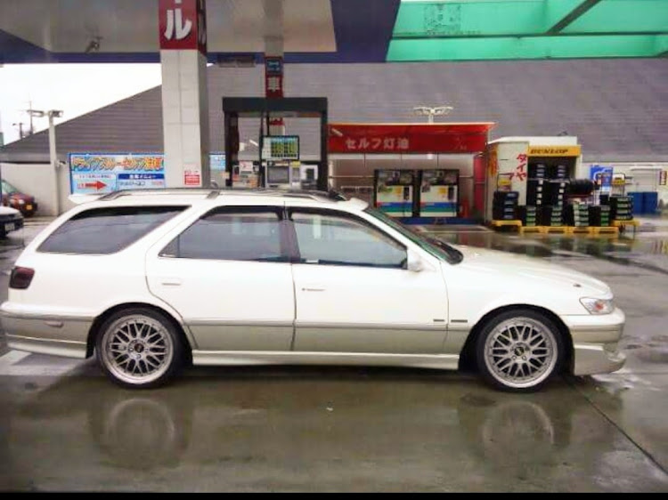 マークIIクオリスのバックシャンな愛車・マークⅡクオリス・ギリギリセーフシャコタンに関するカスタム事例の投稿画像3枚目