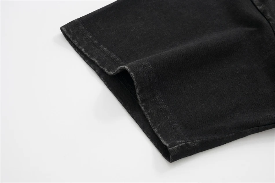 Camiseta masculina vintage com letras soltas, moda casual e confortável. Perfeita para um visual despojado e estiloso, ideal para o dia a dia e lazer.
