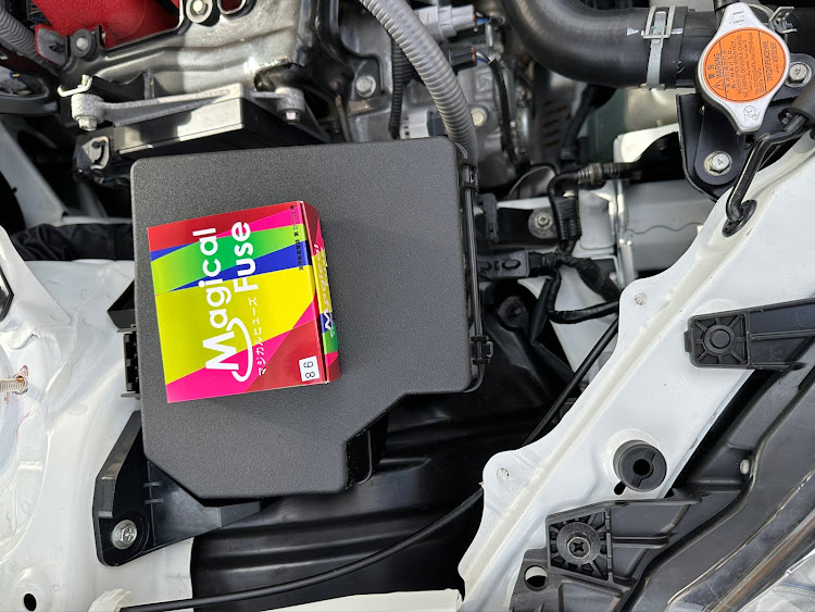 86のサウンドクリエーター取り外し・BLITZ ストラットタワーバー・感度MAX 86 /BRZ・マジカルヒューズ・ステアリング交換に関するカスタム事例の投稿画像3枚目