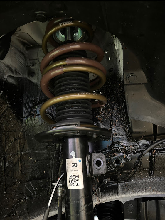 スイフトスポーツのダウンサス取付・TEIN HIGH.TECH・ホイール交換・エンケイに関するカスタム事例の投稿画像4枚目