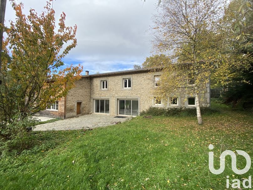 Vente maison 5 pièces 193 m² à Celles-sur-Durolle (63250), 299 000 €