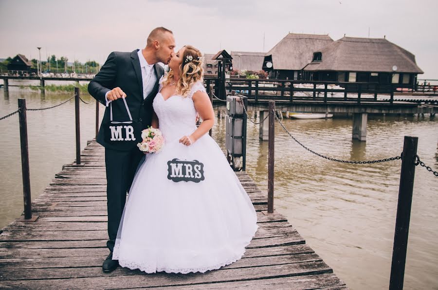 Fotógrafo de casamento Dóra Bella (belladorafoto). Foto de 15 de setembro 2018