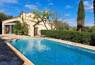 House with pool and terrace 8