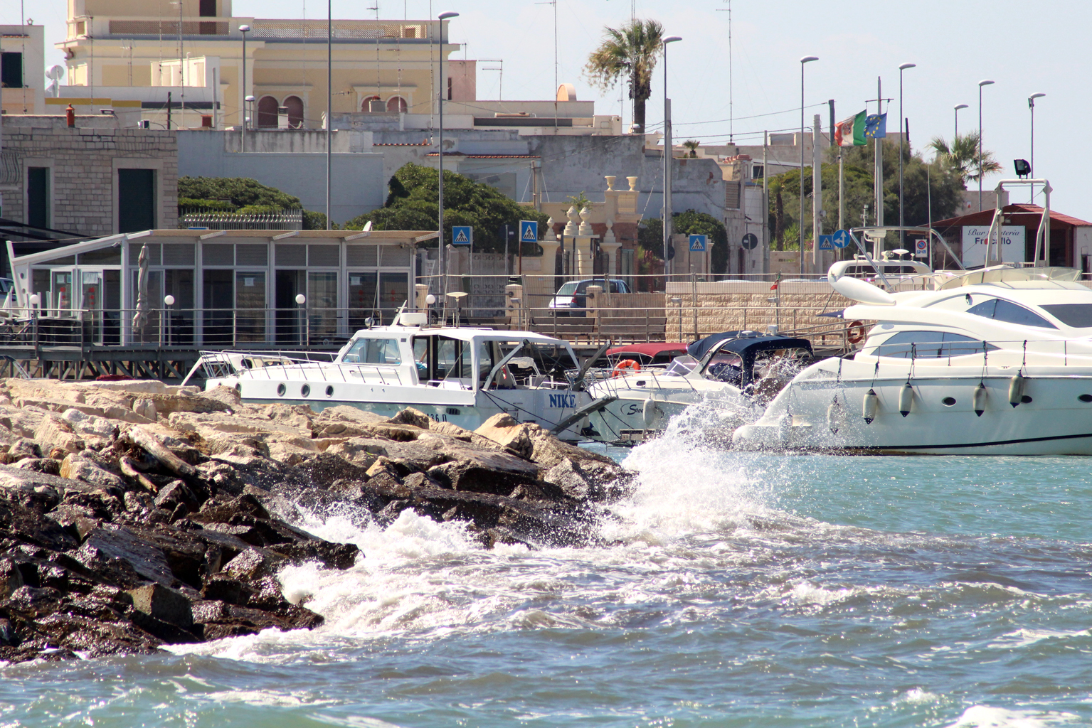 passeggiando  a Bari di angelafortunato