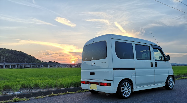アクティバンの#久しぶり・アクティーバン・夕焼けコラボ・タイヤ・ホイール交換に関するカスタム事例の投稿画像1枚目
