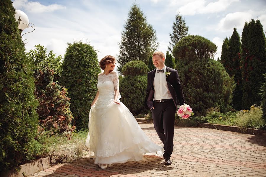 Fotógrafo de casamento Bazhena Biryukova (bazhenabirukova). Foto de 15 de setembro 2017