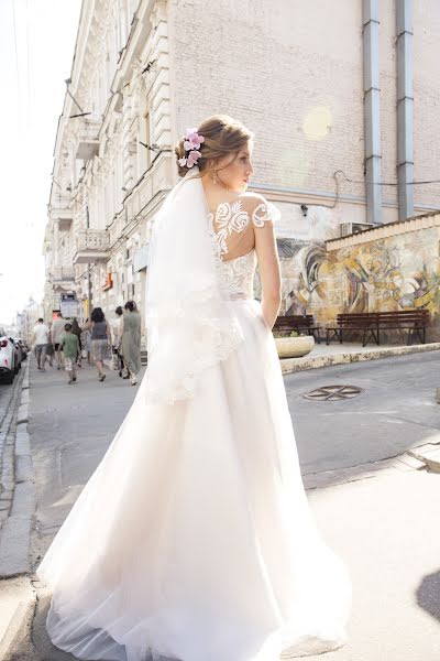 Fotógrafo de casamento Lyudmila Larikova (lucylarikova). Foto de 23 de setembro 2019