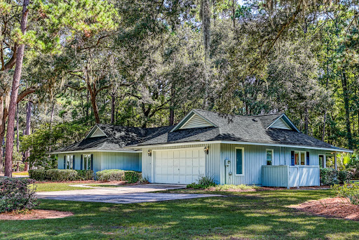 Buy this luxury property in Savannah (United States) - Blue house with garage in woods