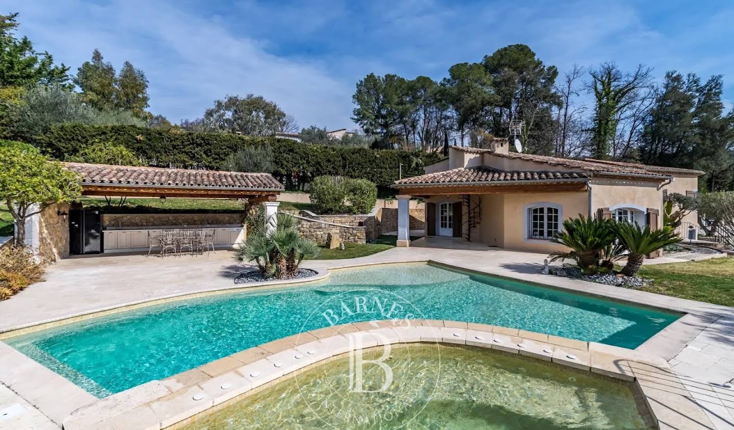 Villa with pool Valbonne