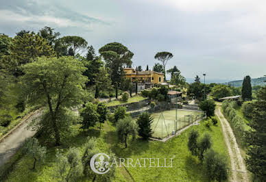 Villa with pool and garden 3