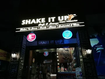 Shake It Up Cafe & Lounge photo 