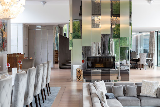 Maison contemporaine avec piscine et jardin 3