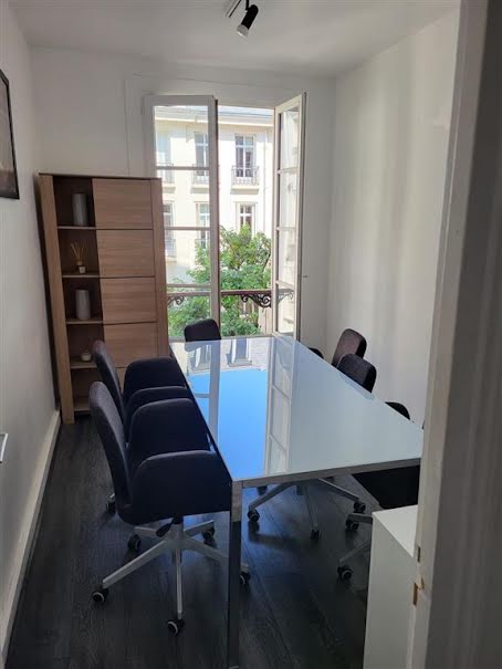 Location  locaux professionnels  75 m² à Paris 8ème (75008), 3 667 €