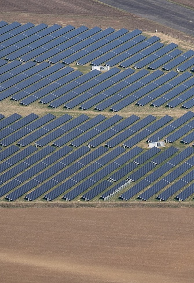 solar-farm-6619505_1280.jpg