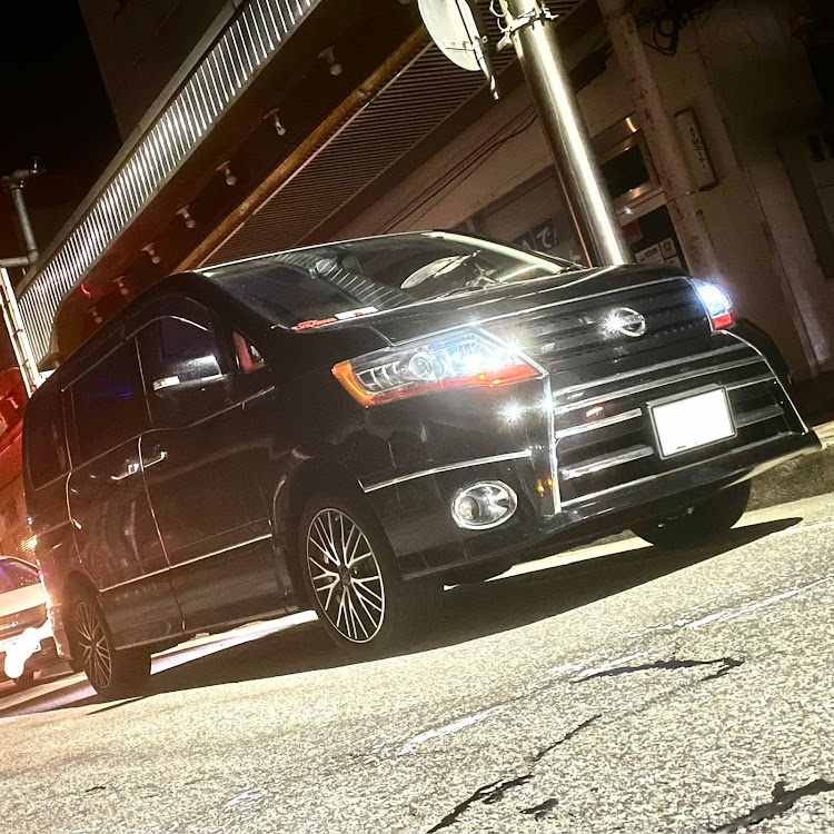 セレナのC25の日・前車愛車・VIPワゴンに関するカスタム事例の投稿画像4枚目