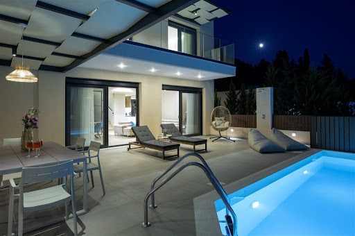 Villa with pool and terrace 3