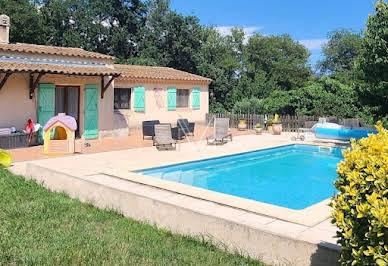 Maison avec piscine et terrasse 1