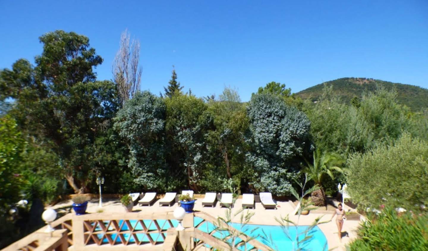 Propriété avec piscine Grimaud