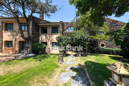 Villa avec piscine et jardin 4