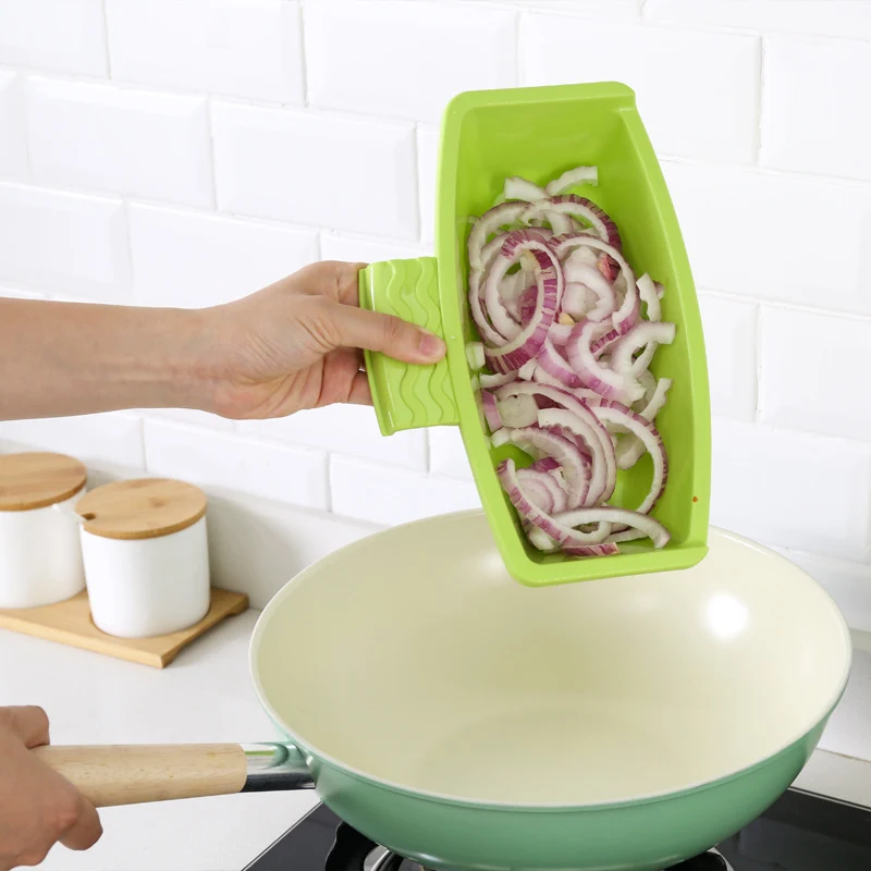 Planche à découper en plastique pour cuisine empilable, gain de place. Parfait pour couper, hacher et préparer les aliments. Facilite le nettoyage et l'organisation.