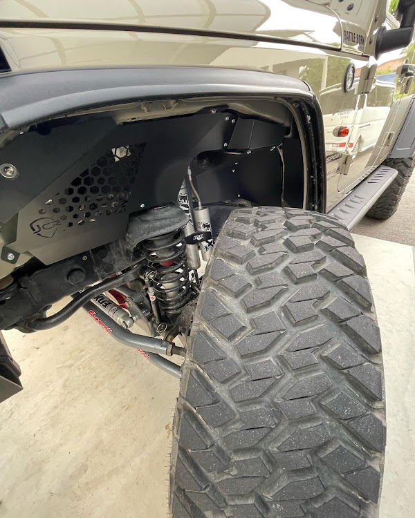 ラングラーアンリミテッドのjeep・jeepwrangler・jku・JCRoffroad・KC高峰に関するカスタム事例の投稿画像2枚目