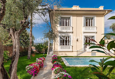 Private mansion with garden 4