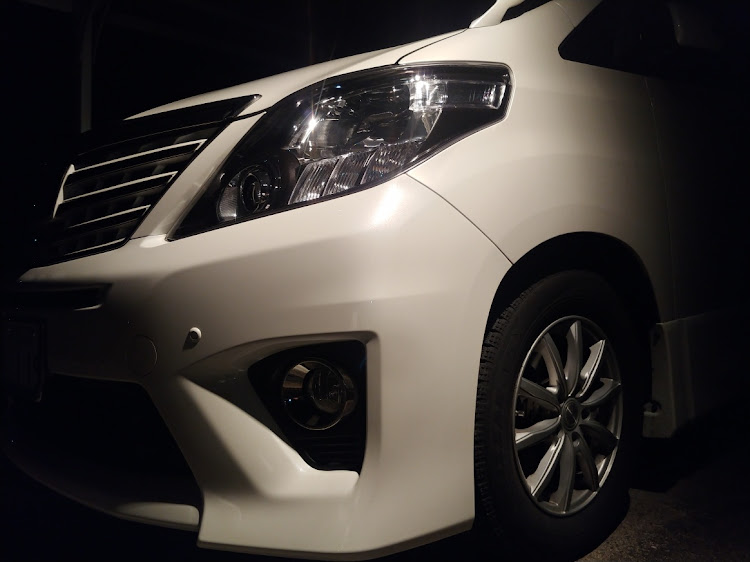 アルファードのJ-AutoShow・似たような角度から・意外と綺麗かな？・車高高いのぉ・なんじゃお主に関するカスタム事例の投稿画像2枚目