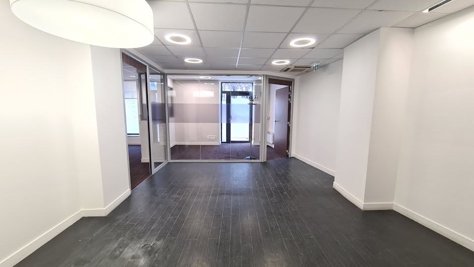 Location  locaux professionnels  201 m² à Paris 10ème (75010), 6 833 €