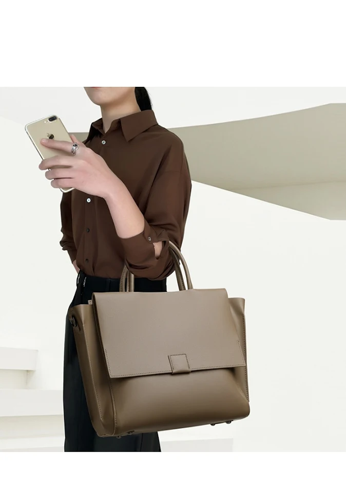 Versatile Genuine Leather Women's Shoulder Messenger Bag, Perfect for Everyday Use, Stylish Handbag with Adjustable Stra