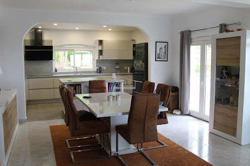 Maison avec piscine et jardin 5