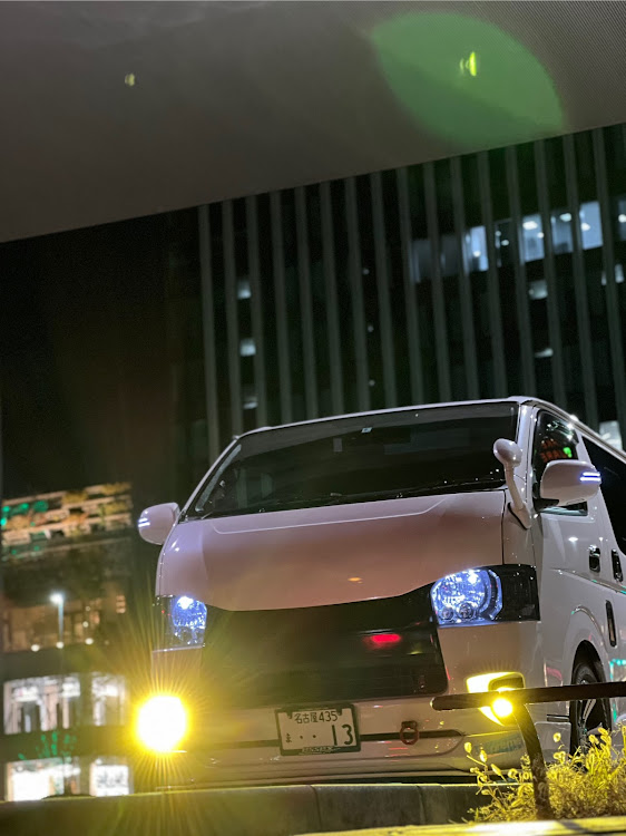 ハイエースバンのROWEN・玄武・ESSEX・CRS・ハイエースに関するカスタム事例の投稿画像1枚目