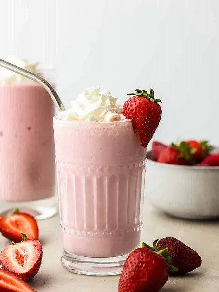 Strawberry Oreo Shakes