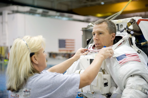STS-134 crew members Greg Chamitoff and Drew Feustel during their STS-134 ULF6 EVA1 training at the NBL.