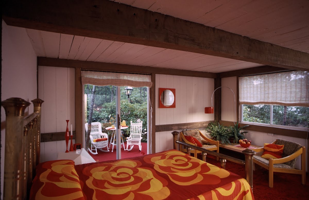 Hanslin House - Falmouth, Mass. - Modern Living