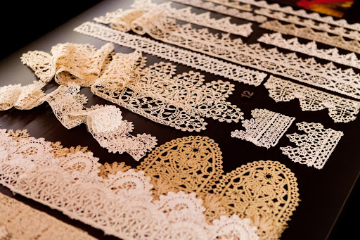 Bobbin laces and needlepoints