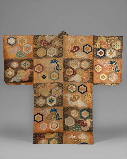 紅茶段松皮菱繋花菱亀甲蜘蛛模様厚板|Noh Costume (Atsuita) with Clouds and Hexagons